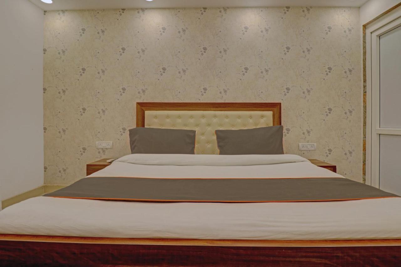Collection O Spot Light Near Tughlakabad Station Metro Station Hotel Indraprast Bagian luar foto