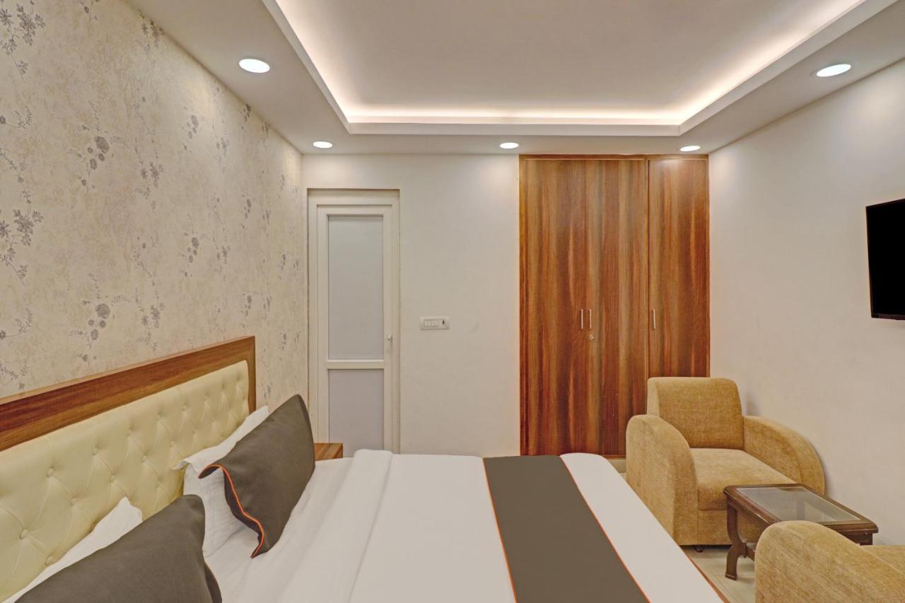 Collection O Spot Light Near Tughlakabad Station Metro Station Hotel Indraprast Bagian luar foto