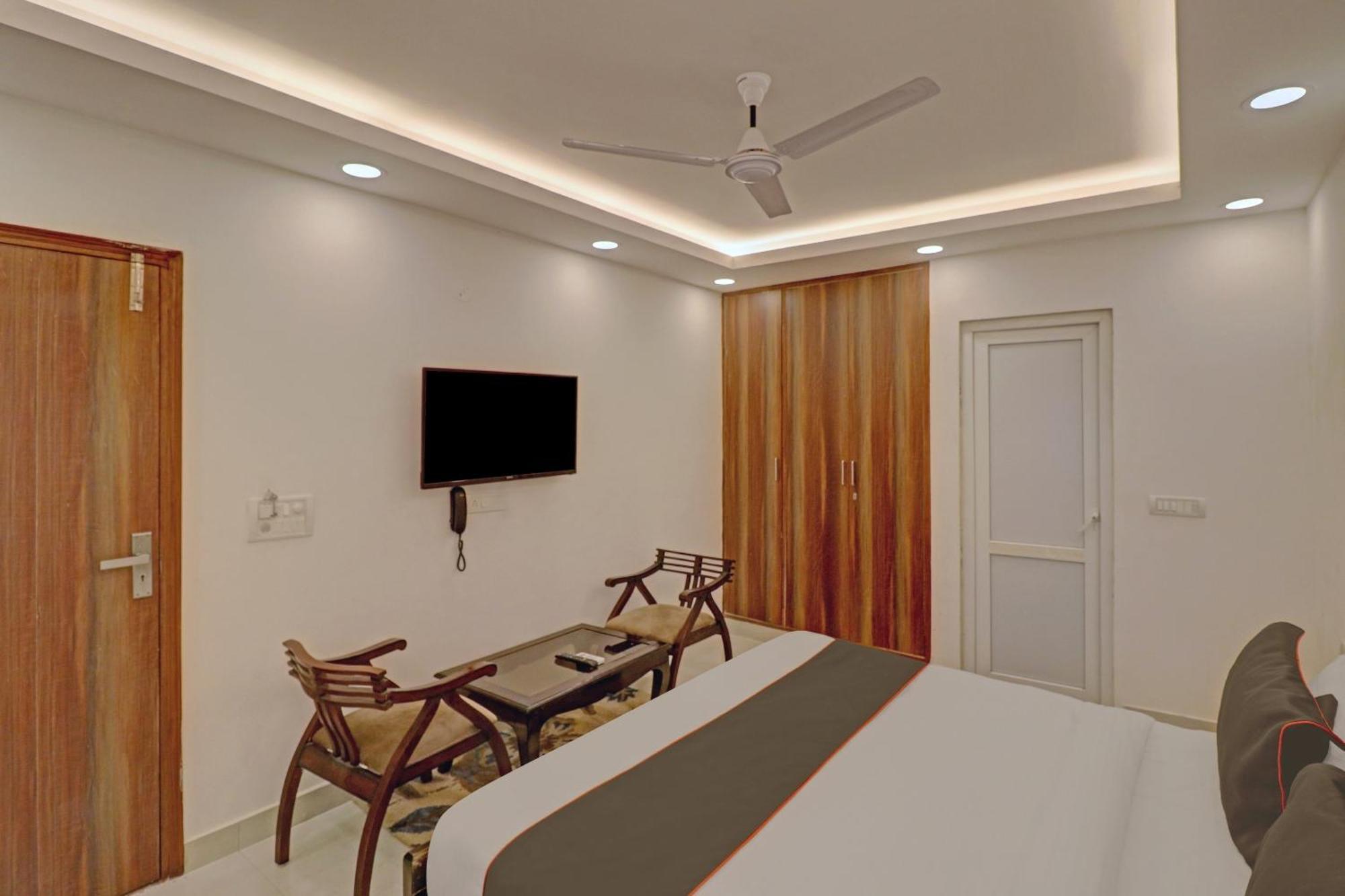 Collection O Spot Light Near Tughlakabad Station Metro Station Hotel Indraprast Bagian luar foto
